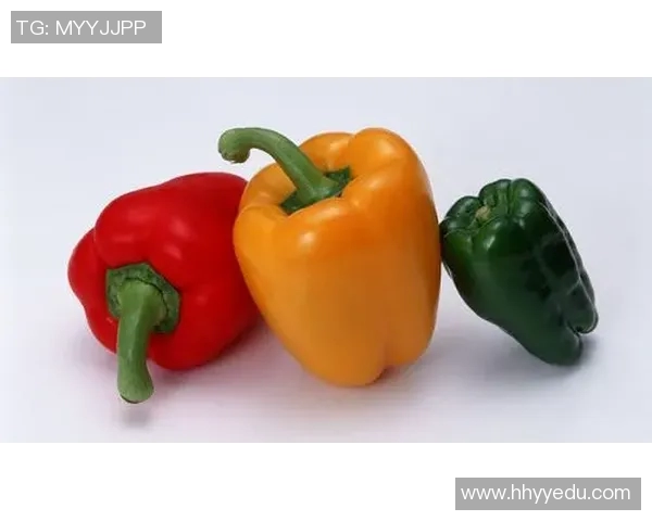 足球明星们的健康饮食揭秘：水果与辣椒的完美搭配助力运动表现